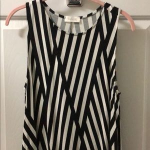 Hourglass Lilly sleeveless patterned dress